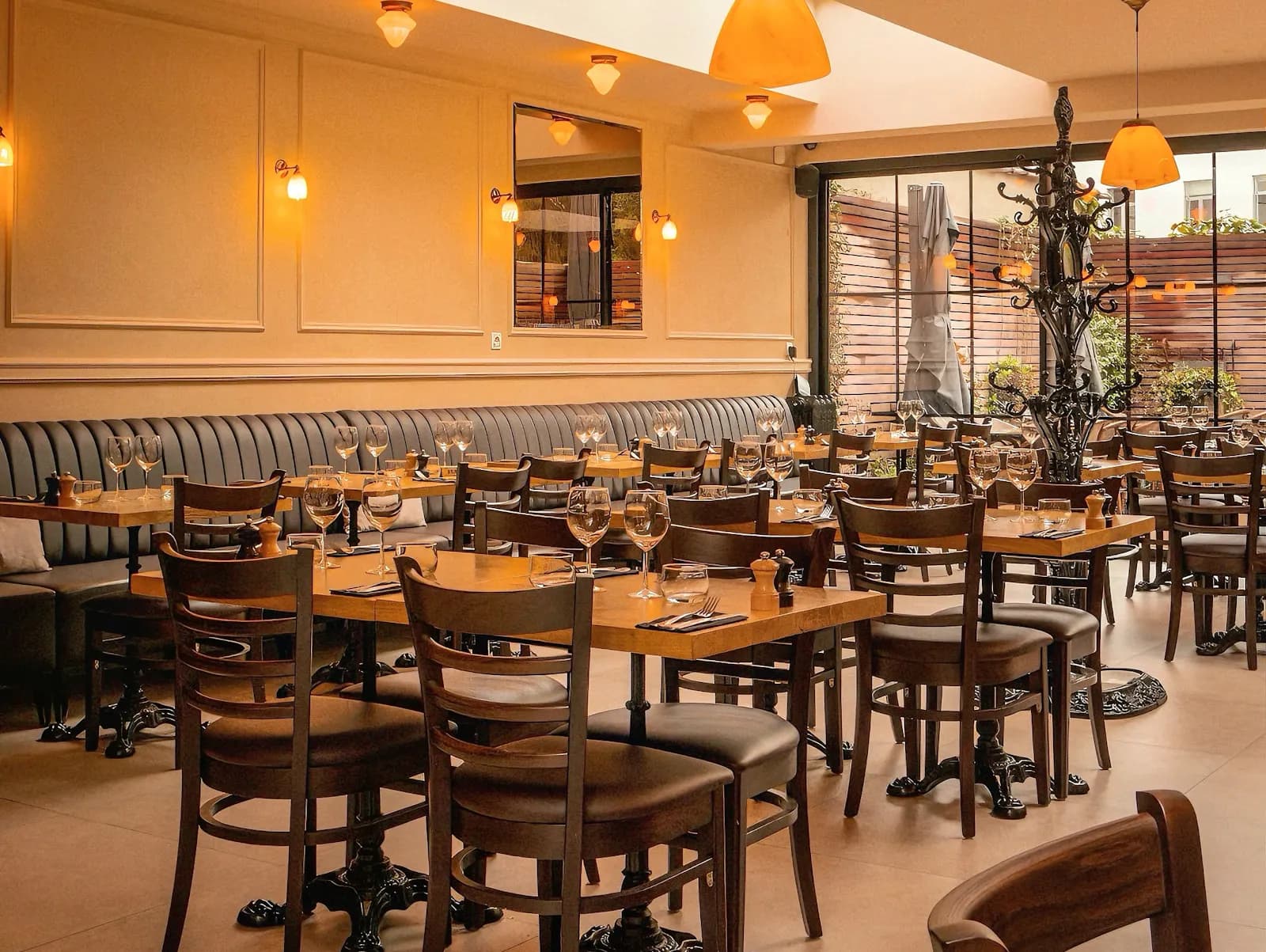 Le Parvis — Bars & Restaurants à Uccle